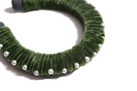 Oversized headband crafted with playful pipe cleaners, finished with delicately placed pearls at the crown. Colour: Green, Tia Cibani.