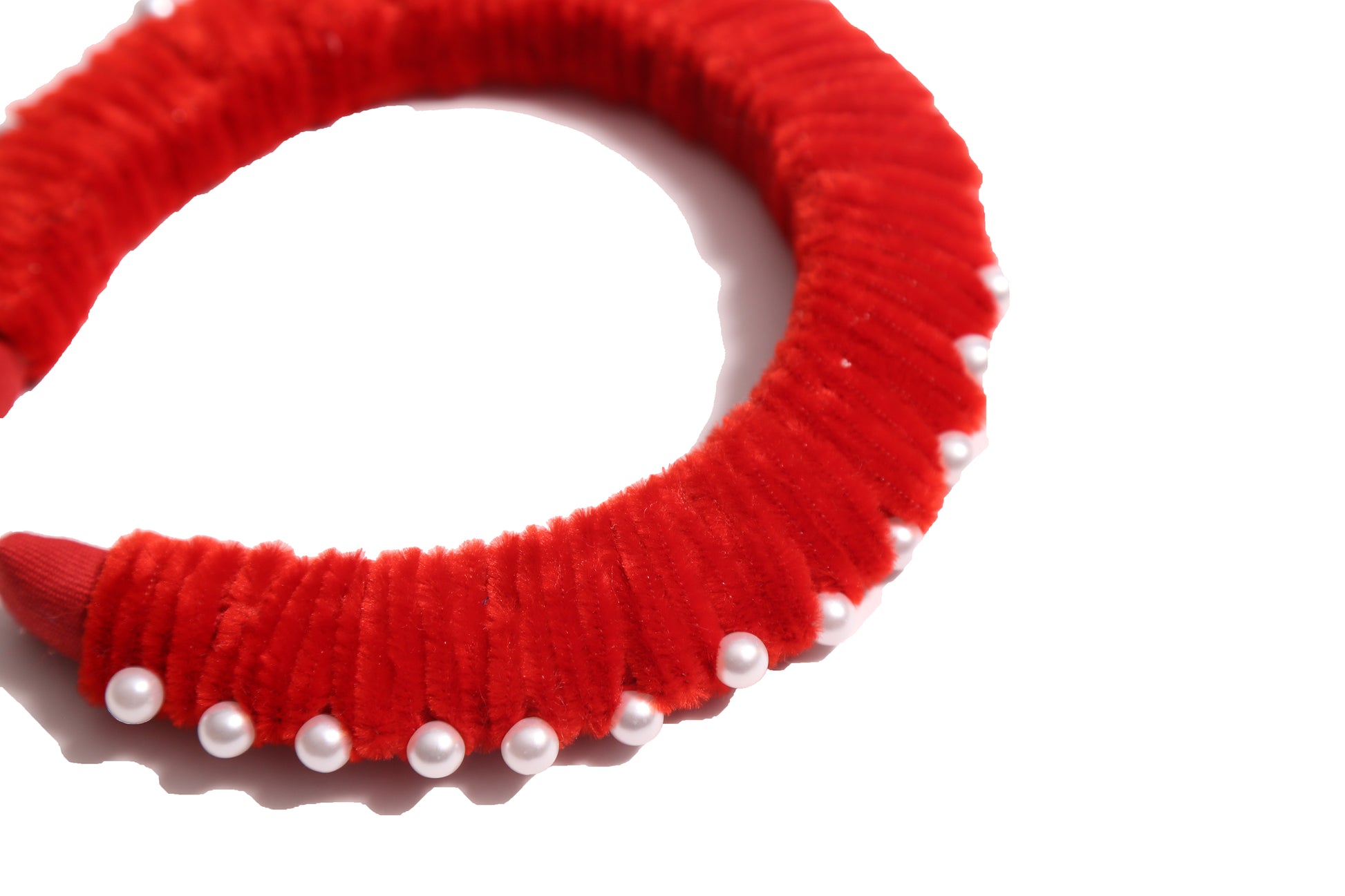 Oversized headband crafted with playful pipe cleaners, finished with delicately placed pearls at the crown. Colour: Rouge, Tia Cibani.