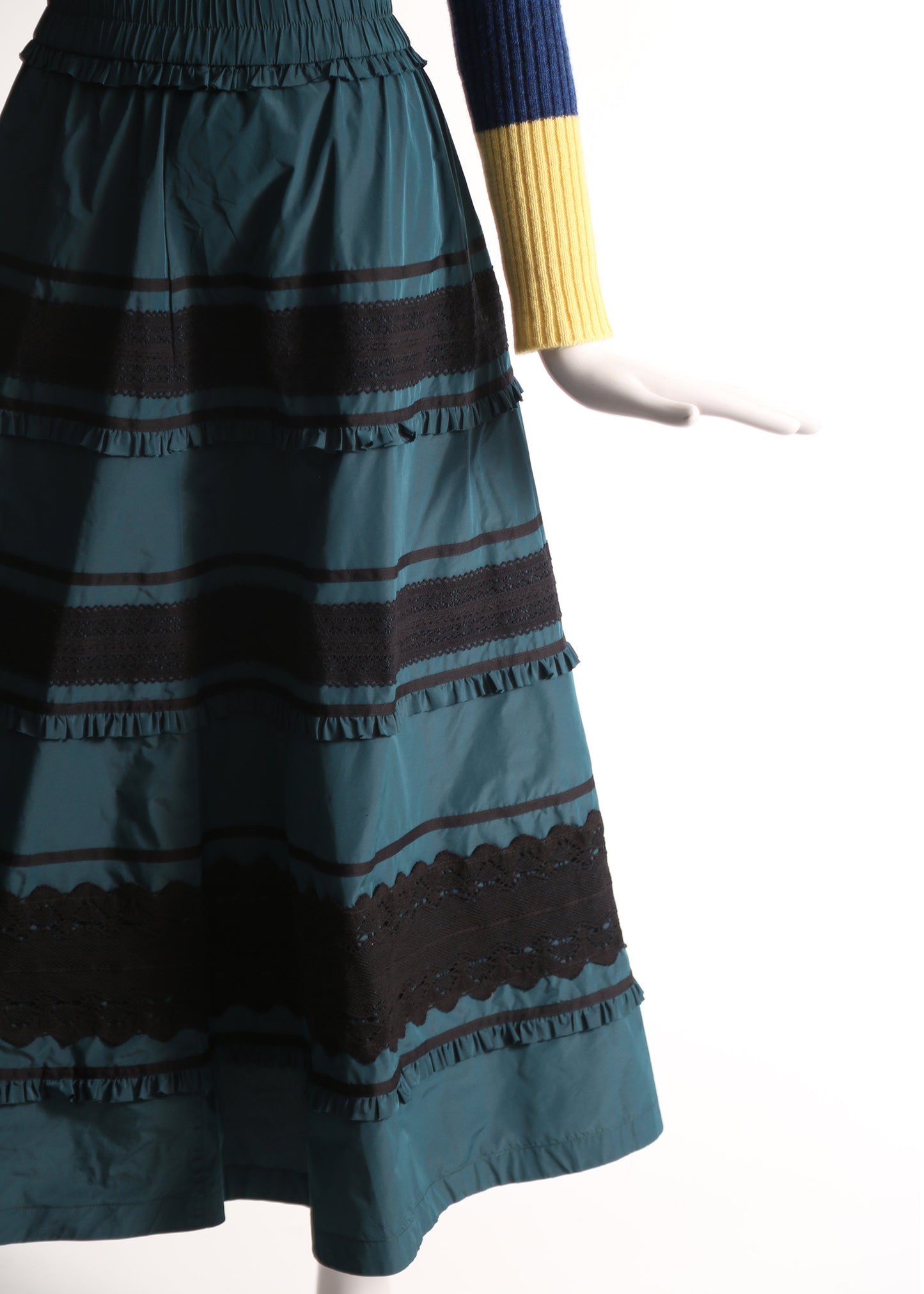 Full volume flared skirt in luxurious Taffeta with tealength, lace trim, and ribbon at ruffled tiers. Elastic stretch tonal smocked raw edge waistband and in-seam pockets,Tia Cibani. Blu and Black.