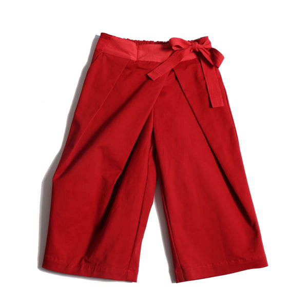 Deep pleated trousers designed for comfort and style, featuring an easy elastic waistband with ribbon tie detailing for a charming bow at the side waist. Crafted in comfortable Chamois Cotton Twill, unlined for lightweight feel, perfect for everyday wear. Complete with slant pockets at side seams. Pair with Gwenn Collared Topper for a complete look. Rouge, Tia Cibani.