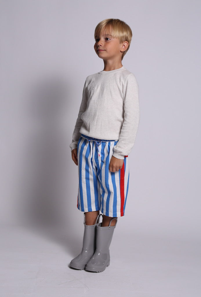 boys, Bermudas, shorts, seersucker, red detail, blue, white, stripe, elastic waist, model photo