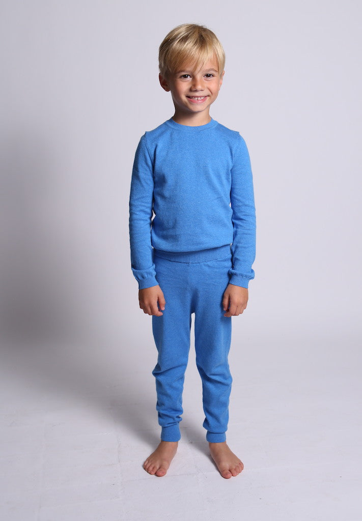 unisex, knit, kids, legging, loose fit, yarn, knit, soft, pajama, blue, model photo